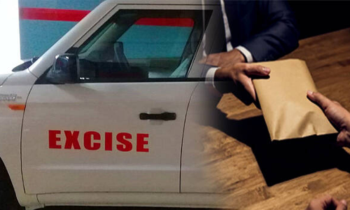 മദ്യക്കേസ് കൈക്കൂലി വാങ്ങിയൊതുക്കി, പിടിച്ച മദ്യം ഓഫിസിലെത്തി പങ്കിട്ടെടുത്തു; എക്സൈസ് ഉദ്യോഗസ്ഥർക്ക് സസ്പെൻഷൻ