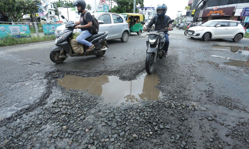 റോഡുകളുടെ അറ്റകുറ്റ പണി വേഗത്തിലാക്കാൻ ഒരുങ്ങി സർക്കാർ