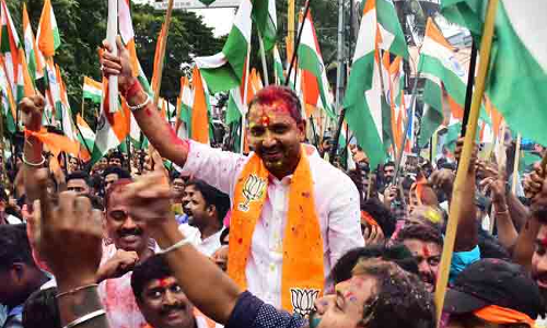 ഡിജെ പാട്ടിനൊപ്പം ദേശീയപതാകയെ അപമാനിച്ച് നൃത്തം; കെ. സുരേന്ദ്രൻ പ​​ങ്കെടുത്ത പരിപാടിക്കെതിരെ പരാതി