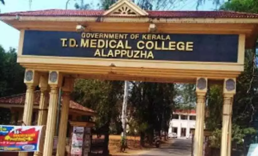 ആലപ്പുഴ മെഡിക്കല് കോളജിൽ പാരസെറ്റാമോൾ പോലും കിട്ടാനില്ല ആലപ്പുഴ മെഡിക്കല് കോളജിൽ പാരസെറ്റാമോൾ പോലും കിട്ടാനില്ല