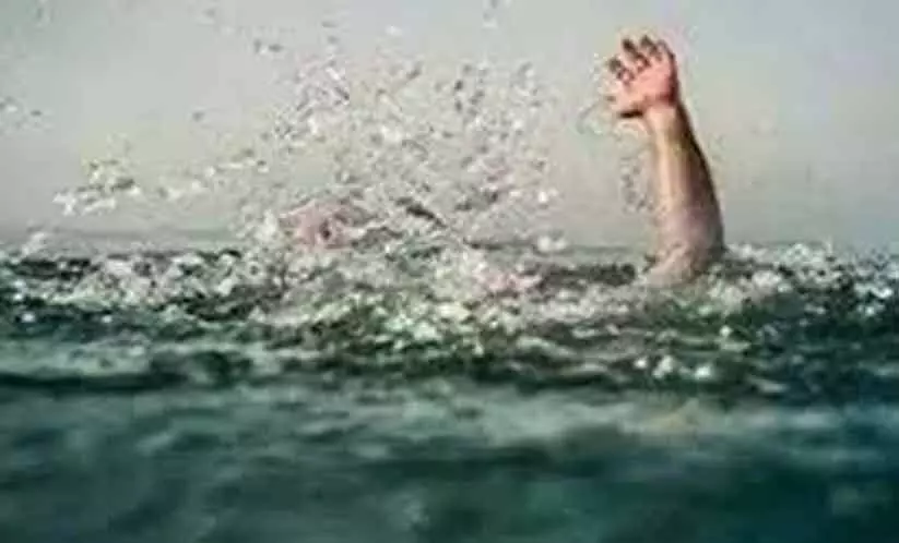 ഒഴുക്കിൽപ്പെട്ട കുട്ടിയെ കണ്ടെത്താനായില്ല; തിരച്ചിൽ അവസാനിപ്പിച്ചു ഒഴുക്കിൽപ്പെട്ട കുട്ടിയെ കണ്ടെത്താനായില്ല; തിരച്ചിൽ അവസാനിപ്പിച്ചു