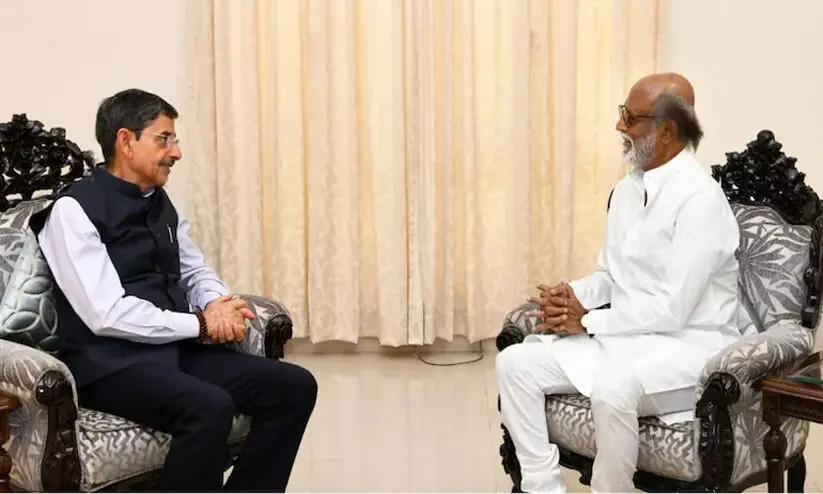 രാഷ്ട്രീയത്തിൽ ഇറങ്ങില്ല; ഗവർണറുമായി ചർച്ച നടത്തി രജനികാന്ത്