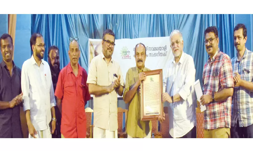 ഹിന്ദുത്വ രാഷ്ട്രീയത്തെ നേരിടേണ്ടത് പുതിയ രാഷ്ട്രീയം കൊണ്ട് -സക്കറിയ ഹിന്ദുത്വ രാഷ്ട്രീയത്തെ നേരിടേണ്ടത് പുതിയ രാഷ്ട്രീയം കൊണ്ട് -സക്കറിയ