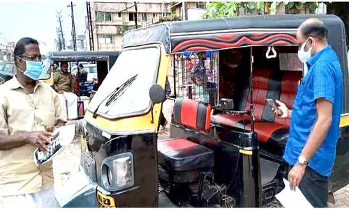 യാത്രക്കാരായെത്തി മോട്ടോർ വാഹന വകുപ്പ് ഉദ്യോഗസ്ഥരുടെ പരിശോധന; പിഴ ഈടാക്കി