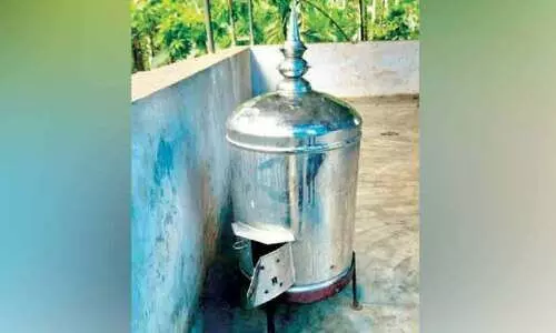 എട്ട് ഭണ്ഡാരങ്ങളിൽനിന്ന് പണം കവർന്നു