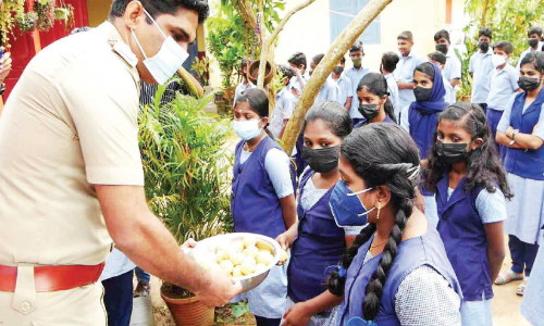 വേദനയിലും ദേശീയ പുരസ്കാര മധുരം പങ്കുവെച്ച് സച്ചിയുടെ പ്രിയപ്പെട്ടവർ