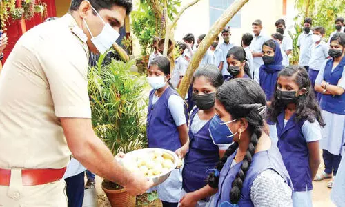 വേദനയിലും ദേശീയ പുരസ്കാര മധുരം പങ്കുവെച്ച് സച്ചിയുടെ പ്രിയപ്പെട്ടവർ