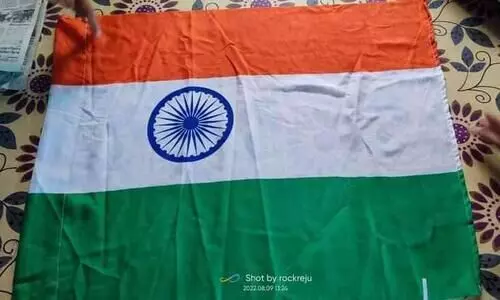 മാഹിയിൽ വിതരണം ചെയ്ത ദേശീയ പതാക വിവാദത്തിൽ; അശോക ചക്രം മുദ്രണം ചെയ്തതും നിറങ്ങളുടെ അനുപാതവും​ തെറ്റി