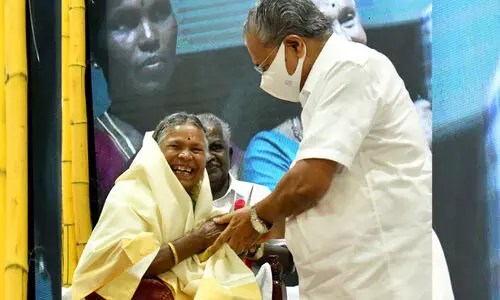 മക്കൾക്കെല്ലാം നന്ദി പറഞ്ഞ് ഉള്ളം കവർന്ന് നഞ്ചിയമ്മ; കണ്ണ് നിറഞ്ഞ് സദസ്സ്