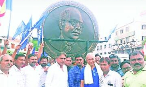 അംബേദ്കർ, ബുദ്ധ ചിത്രം പതിച്ച 1,000 കിലോ തൂക്കമുള്ള പിച്ചളനാണയവുമായി ദലിത് യാത്ര; ഹരിയാന പൊലീസ് തടഞ്ഞു