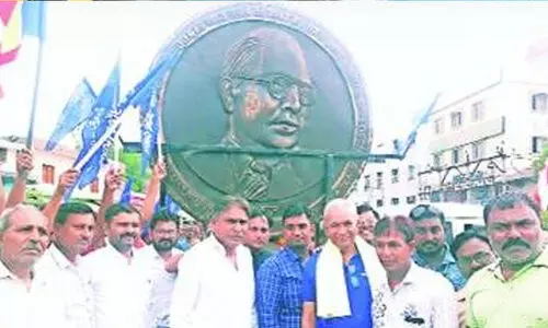 അംബേദ്കർ, ബുദ്ധ ചിത്രം പതിച്ച 1,000 കിലോ തൂക്കമുള്ള പിച്ചളനാണയവുമായി ദലിത് യാത്ര; ഹരിയാന പൊലീസ് തടഞ്ഞു