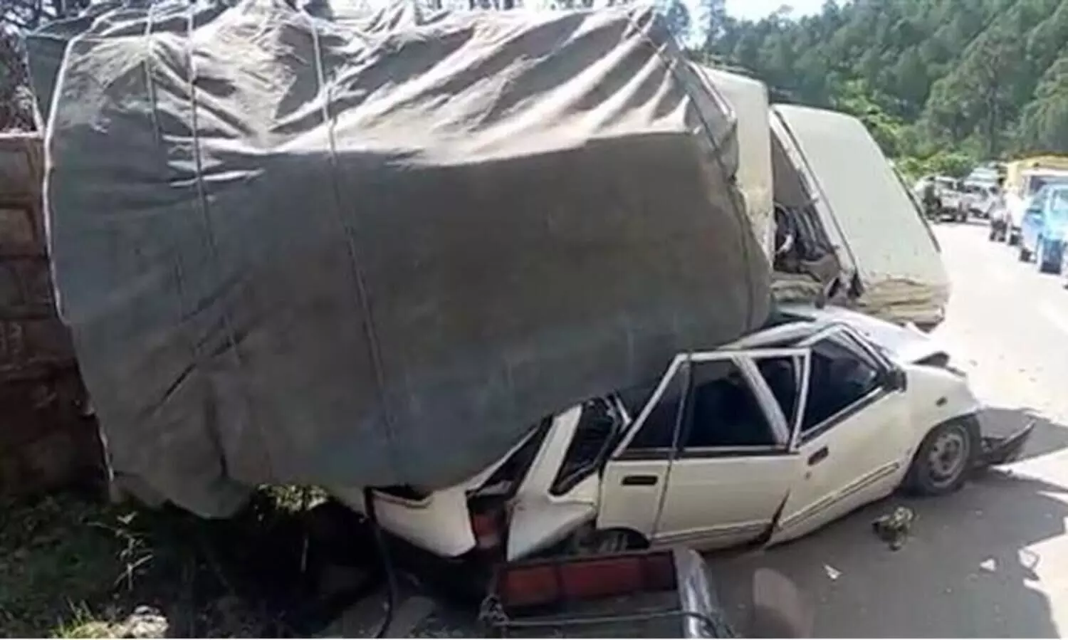 അമിതവേഗം; ടാങ്കർ ഇടിച്ചുതകർത്തത് നാല് വാഹനങ്ങൾ