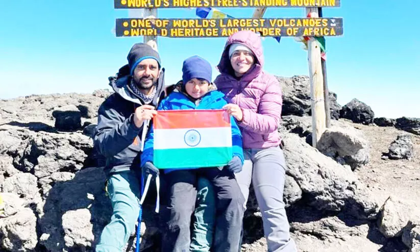 കിളിമഞ്ചാരോയിലേക്ക് നടന്നുകയറി എട്ടുവയസ്സുകാരൻ