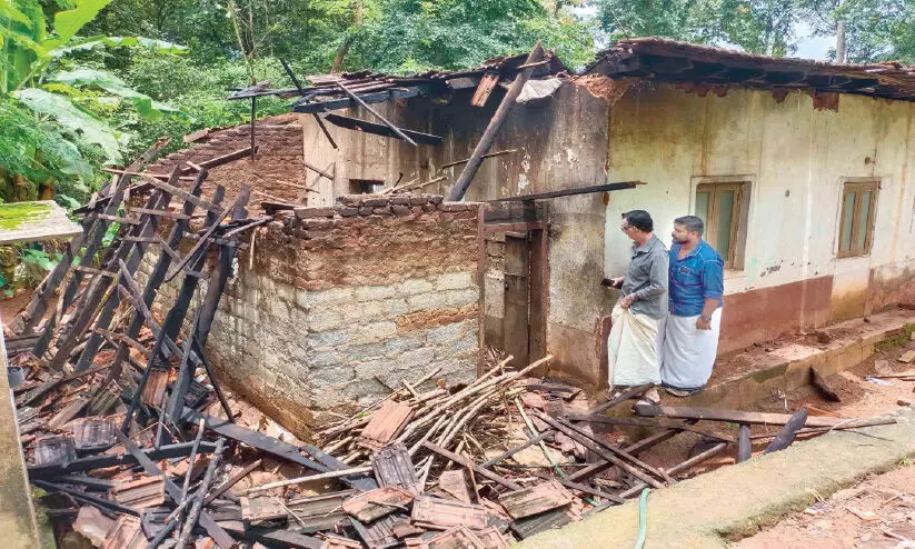 മങ്കരയിൽ മഴയിൽ വീട് തകർന്നു
