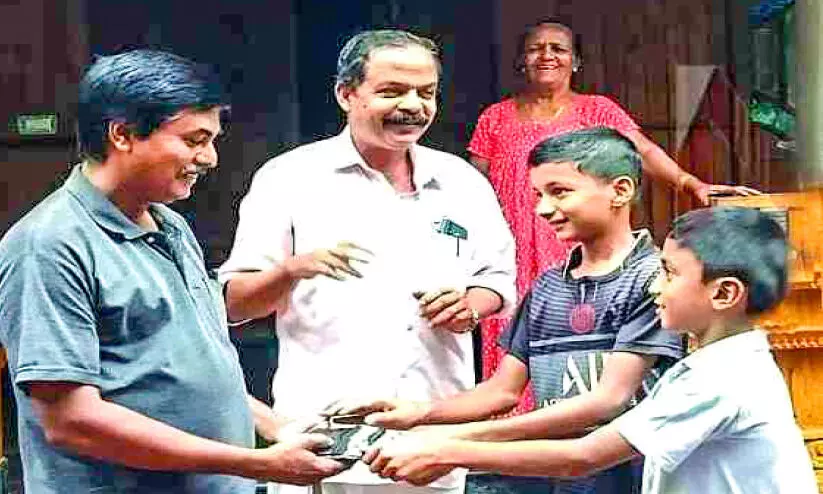 സത്യസന്ധതയുടെ പാഠം പകർന്ന് വിദ്യാർഥികൾ