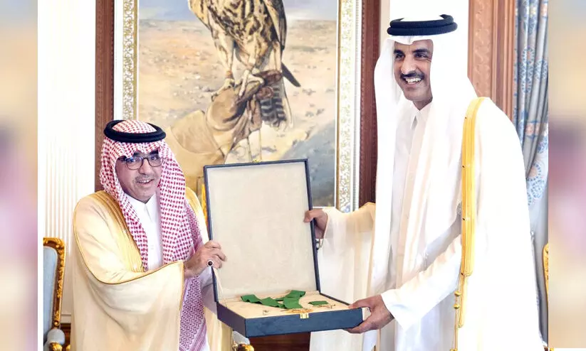 അറബ് ടൂറിസം നെക്ലെസ് അമീറിന് സമ്മാനിച്ചു അറബ് ടൂറിസം നെക്ലെസ് അമീറിന് സമ്മാനിച്ചു