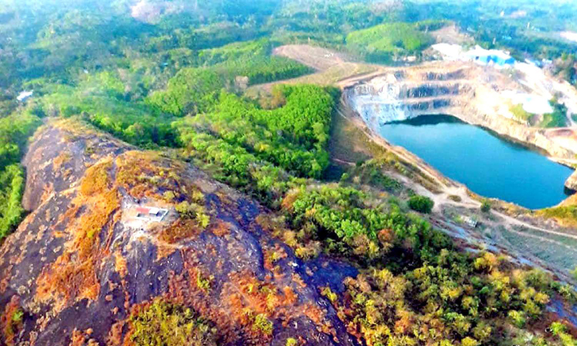 ആയിരവില്ലി പാറ സംരക്ഷിക്കാൻ മനുഷ്യച്ചങ്ങല ആയിരവില്ലി പാറ സംരക്ഷിക്കാൻ മനുഷ്യച്ചങ്ങല