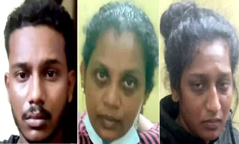 10 ലിറ്റര് ചാരായവുമായി എ.ഐ.വൈ.എഫ് വനിത നേതാവും മാതാവും സഹോദരനും അറസ്റ്റില് 10 ലിറ്റര് ചാരായവുമായി എ.ഐ.വൈ.എഫ് വനിത നേതാവും മാതാവും സഹോദരനും അറസ്റ്റില്