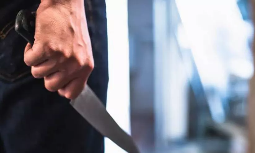 എറണാകുളത്ത് ഹോട്ടലിൽ ഒരാളെ കുത്തിക്കൊന്നു എറണാകുളത്ത് ഹോട്ടലിൽ ഒരാളെ കുത്തിക്കൊന്നു