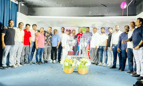 റിഫ മെഗാ കപ്പ്  സീസൺ-രണ്ട്​ ട്രോഫി പ്രകാശനംചെയ്​തു