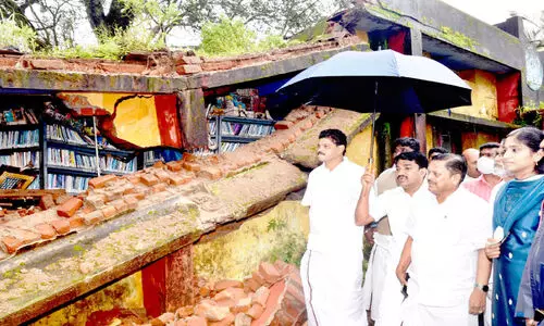 മഴ: നാശനഷ്ടം വിലയിരുത്തി മ​ന്ത്രി