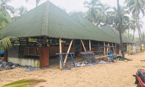 ഒ​​രു​​ങ്ങു​​ന്നു, ഹോ​​സ്ദു​​ര്‍ഗ് കൈ​​റ്റ് ബീ​​ച്ച്