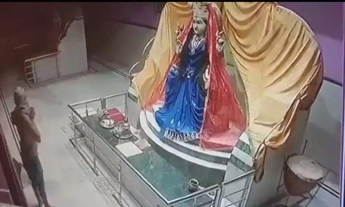 Faith over fraud: Thief bows to Goddess idol before stealing