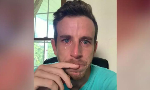 തൊഴിലാളികളെ പിരിച്ചുവിട്ട് കരയുന്ന സെൽഫി പോസ്റ്റ് ചെയ്ത് ഒരു സി.ഇ.ഒ; പരിഹാസവുമായി നെറ്റിസൺസ്