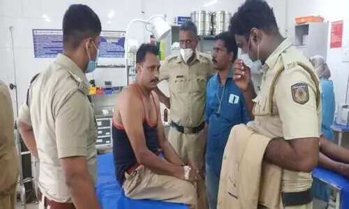 വാഹന പരിശോധനക്കിടെ പൊലീസുകാരന് ബൈക്കിടിച്ച് പരിക്ക്