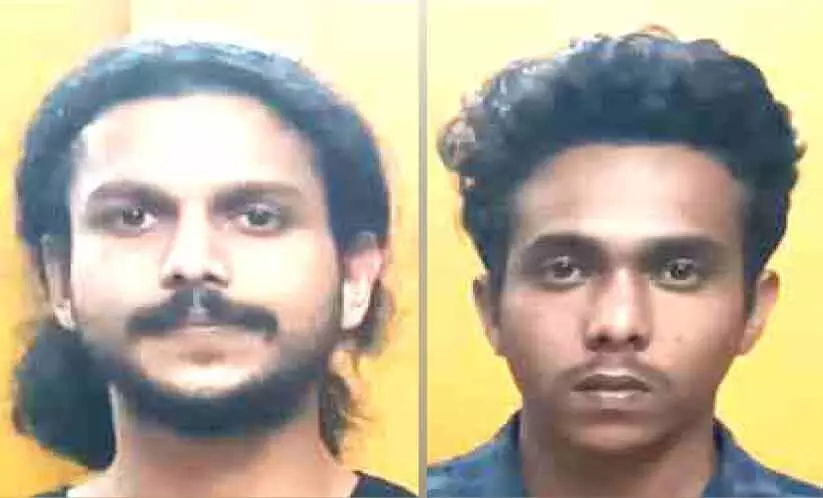 ഹൗസ് ബോട്ടുകളിൽ കഞ്ചാവ് വിതരണം; രണ്ടുപേർ പിടിയിൽ ഹൗസ് ബോട്ടുകളിൽ കഞ്ചാവ് വിതരണം; രണ്ടുപേർ പിടിയിൽ