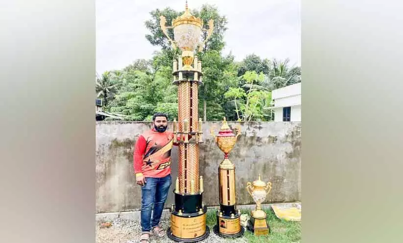 വടംവലി വിജയികളെ കാത്ത് 11 അടി ഉയരത്തിൽ കൂറ്റൻ ട്രോഫി
