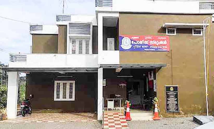 ഒരുകോടി ചെലവിട്ട കുളമാവ് പൊലീസ് സ്റ്റേഷൻ ചോർന്നൊലിക്കുന്നു ഒരുകോടി ചെലവിട്ട കുളമാവ് പൊലീസ് സ്റ്റേഷൻ ചോർന്നൊലിക്കുന്നു