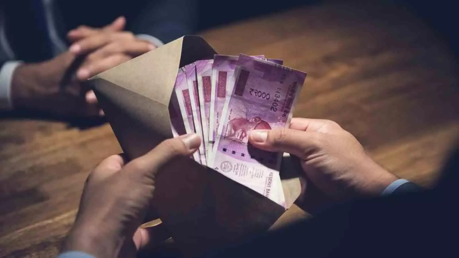 ഡൽഹിയിൽ 50,000 രൂപ കൈക്കൂലി വാങ്ങുന്നതിനിടെ പൊലീസുകാരനെ സി.ബി.ഐ പിടികൂടി