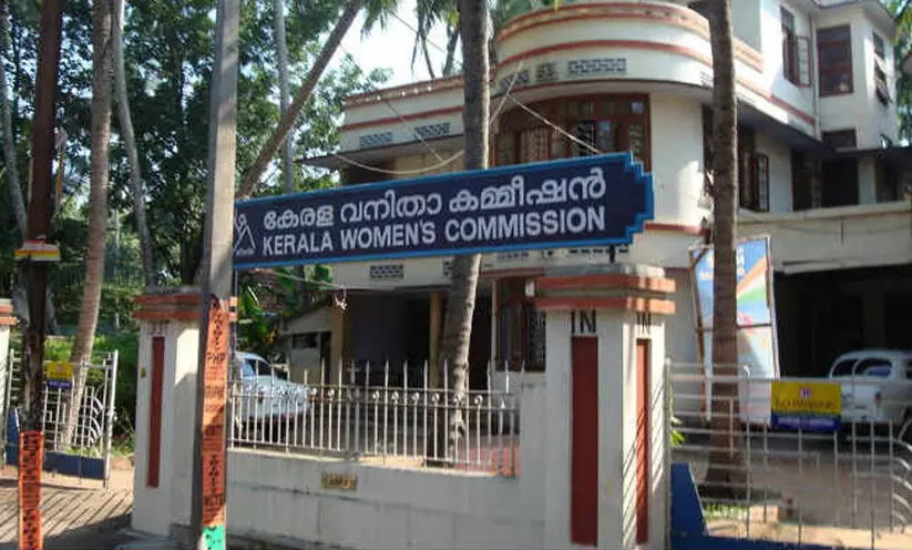 കാഴ്ച പരിമിതിയുള്ള സ്ത്രീയുടെ പരാതിയില് നടപടിയില്ല; പൊലീസ് ഇൻസ്പെക്ടറോട് നേരിട്ട് ഹാജരാകാന് നിര്ദേശം കാഴ്ച പരിമിതിയുള്ള സ്ത്രീയുടെ പരാതിയില് നടപടിയില്ല; പൊലീസ് ഇൻസ്പെക്ടറോട് നേരിട്ട് ഹാജരാകാന് നിര്ദേശം