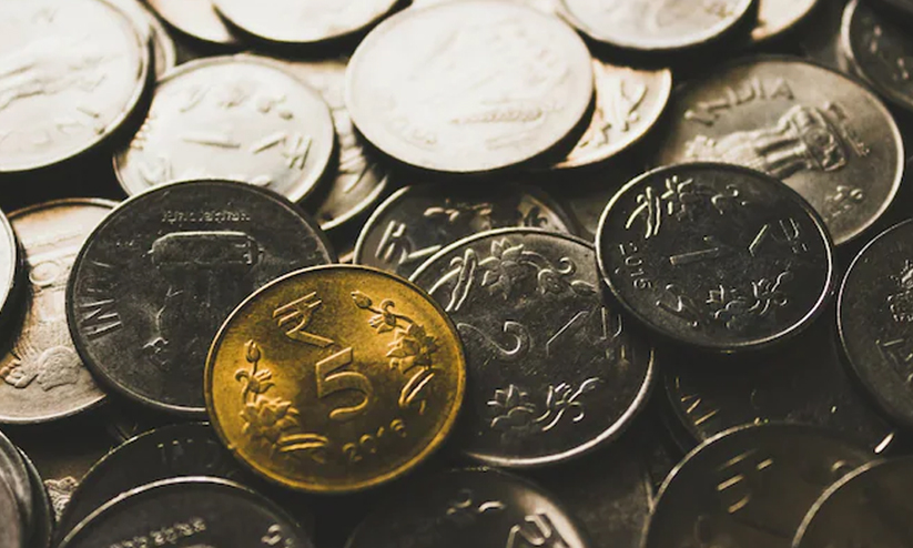 രൂപയുടെ മൂല്യം വീണ്ടുമിടിഞ്ഞു; ഡോളറിനെതിരെ 39 പൈസ നഷ്ടത്തിൽ രൂപയുടെ മൂല്യം വീണ്ടുമിടിഞ്ഞു; ഡോളറിനെതിരെ 39 പൈസ നഷ്ടത്തിൽ