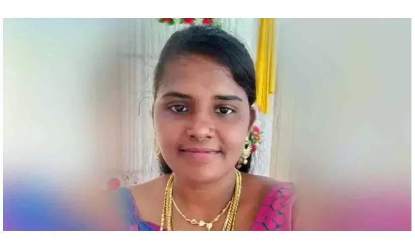The woman hanged herself while making a video call to her husband