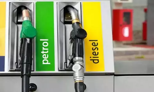 ഇന്ധന വിതരണ അളവ് കുറച്ച് വിലവർധനക്ക് വഴിയൊരുക്കി എണ്ണക്കമ്പനികൾ