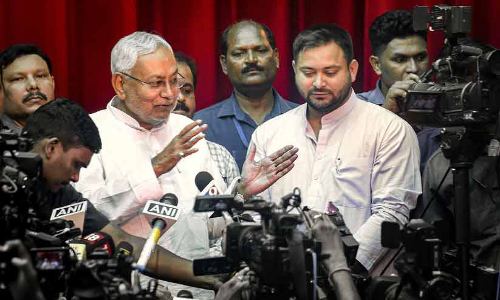 നിതീഷിന്റെ രാഷ്ട്രീയ അതിജീവനകല