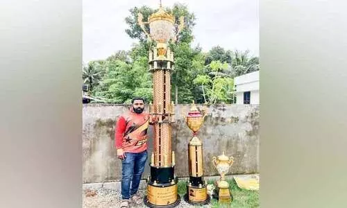 വടംവലി വിജയികളെ കാത്ത് 11 അടി ഉയരത്തിൽ കൂറ്റൻ ട്രോഫി