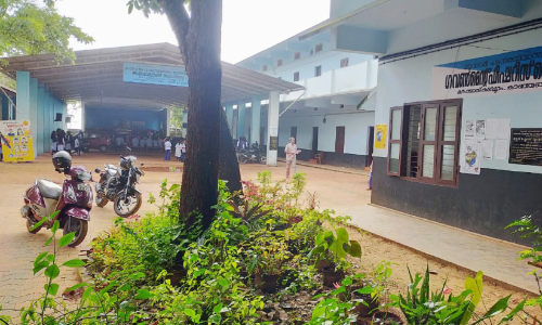 മ​ര​ക്കാ​പ്പ്ക​ട​പ്പു​റം ഫി​ഷ​റീ​സ് ഹൈ​സ്കൂ​ൾ സ്ഥ​ല​പ​രി​മി​തി​കൊ​ണ്ട് വീ​ർ​പ്പു​മു​ട്ടു​ന്നു