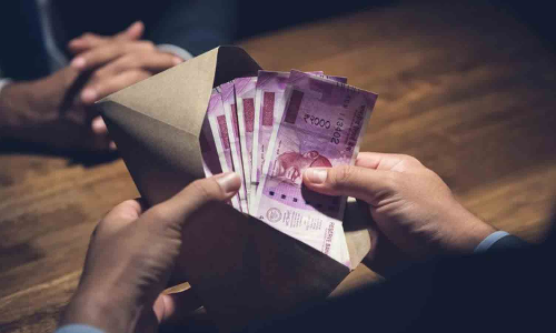 ഡൽഹിയിൽ 50,000 രൂപ കൈക്കൂലി വാങ്ങുന്നതിനിടെ പൊലീസുകാരനെ സി.ബി.ഐ പിടികൂടി