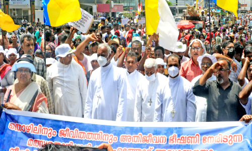 എവിടെ ഞങ്ങടെ വീടുകൾ...എവിടെ ഞങ്ങടെ തീരങ്ങൾ