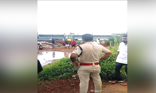 സ്വ​കാ​ര്യ ഭൂ​മി​യി​ൽ ത​ള്ളി​യ ഇ-​മാ​ലി​ന്യം നീ​ക്കാ​ൻ ശ്ര​മം
