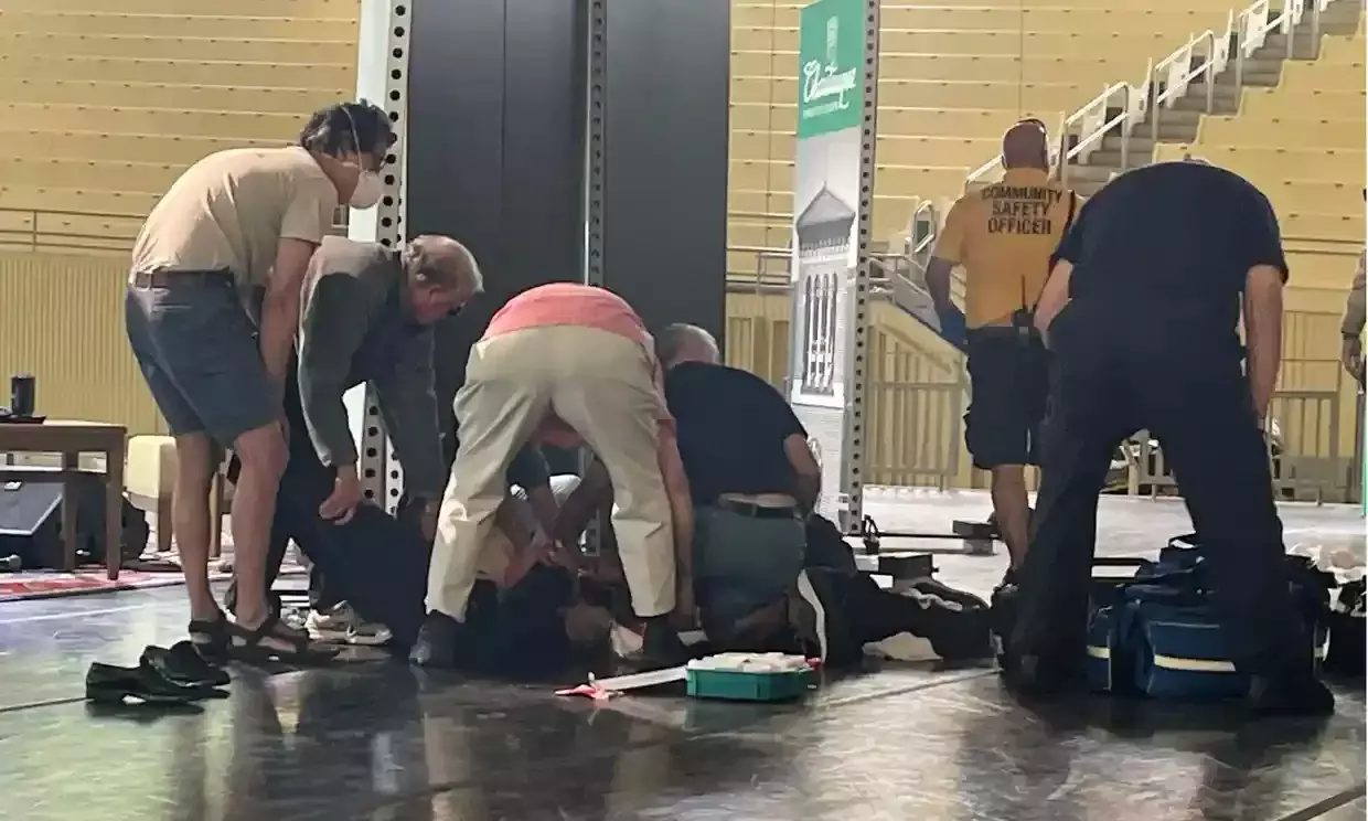 സൽമാൻ റുഷ്ദിക്ക് കുത്തേറ്റു; അക്രമി പിടിയിൽ