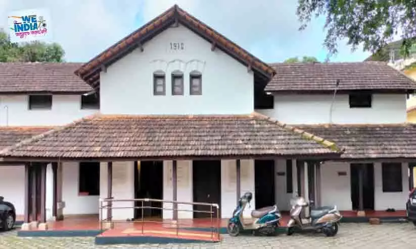 വാനിൽ പറന്നു; ആത്മാഭിമാനത്തിന്റെ ത്രിവർണ പതാക വാനിൽ പറന്നു; ആത്മാഭിമാനത്തിന്റെ ത്രിവർണ പതാക