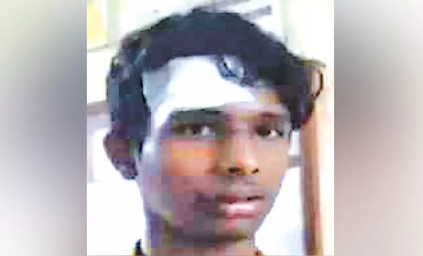 വിദ്യാർഥിയെ ബസിൽനിന്ന് തള്ളിയിട്ടു; കണ്ടക്ടർക്കെതിരെ കേസ് വിദ്യാർഥിയെ ബസിൽനിന്ന് തള്ളിയിട്ടു; കണ്ടക്ടർക്കെതിരെ കേസ്