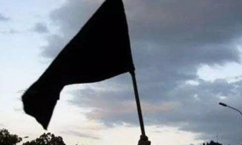 ആരോഗ്യമന്ത്രിക്ക് നേരെ കരിങ്കൊടി വീശി യൂത്ത് ലീഗിന്റെ പ്രതിഷേധം