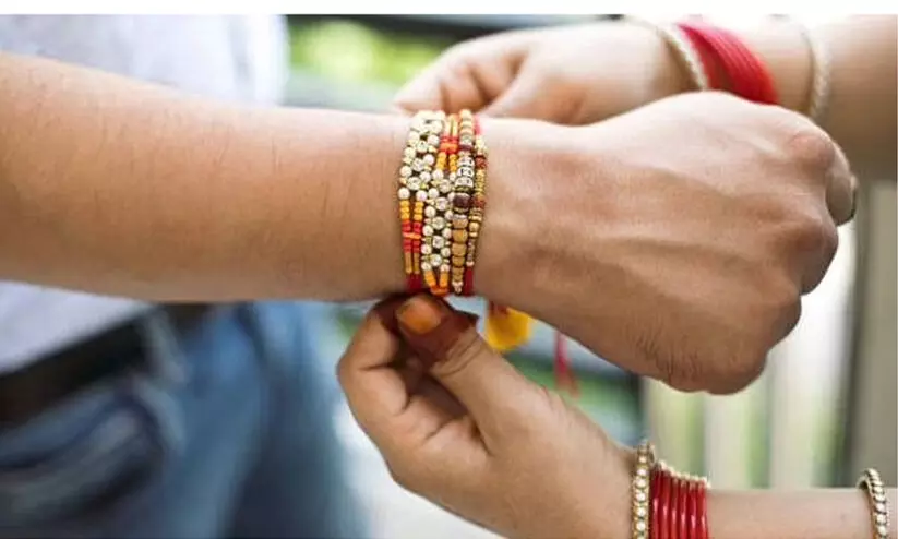 രാഖി അഴിക്കാൻ വിദ്യാർത്ഥികളോട് മംഗലാപുരം സ്കൂൾ; പ്രതിഷേധത്തിനൊടുവിൽ പിൻമാറ്റം