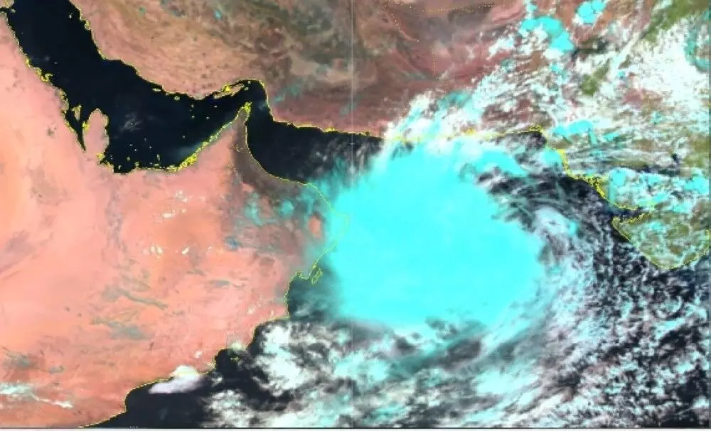 ഒമാനിൽ വരുംദിവസങ്ങളിൽ മഴക്ക് സാധ്യത ഒമാനിൽ വരുംദിവസങ്ങളിൽ മഴക്ക് സാധ്യത
