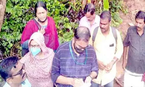 ദേശീയപാത വികസനം: പരാതി കേൾക്കാൻ ഉദ്യോഗസ്ഥരെത്തി ദേശീയപാത വികസനം: പരാതി കേൾക്കാൻ ഉദ്യോഗസ്ഥരെത്തി